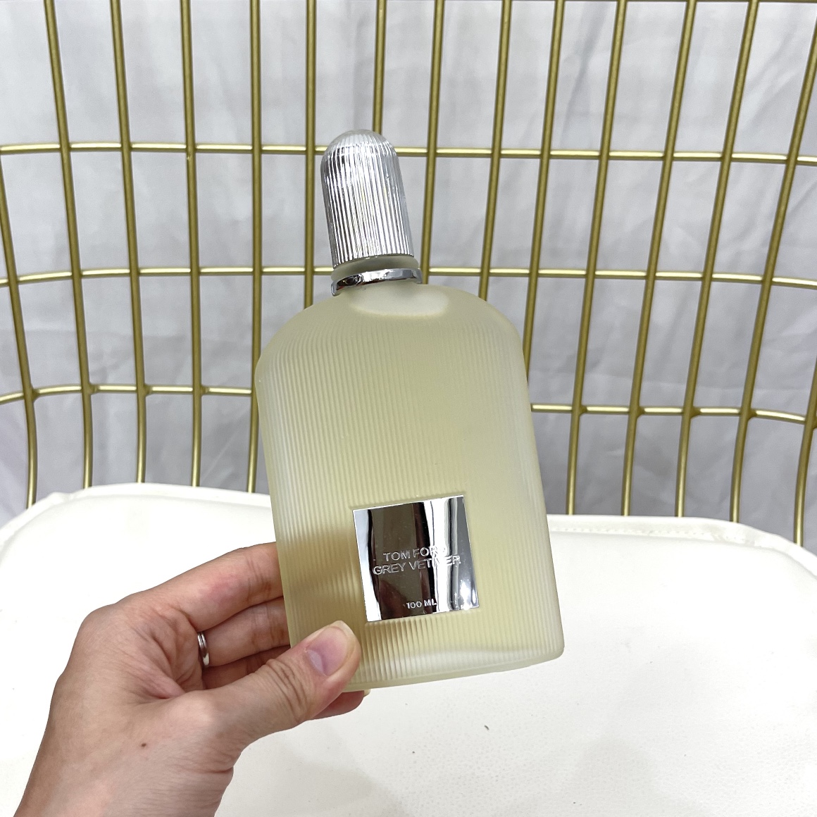 Tom Ford Grey Vetiver Eau de Parfum 100ml - A Classic Fragrance 4 i1626302302 1170 2