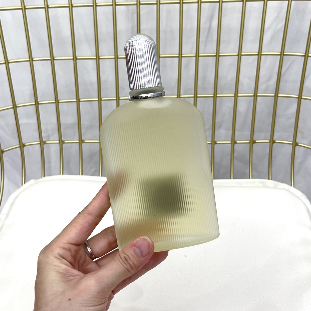 Tom Ford Grey Vetiver Eau de Parfum 100ml - A Classic Fragrance 5 i1626302645 4939 0