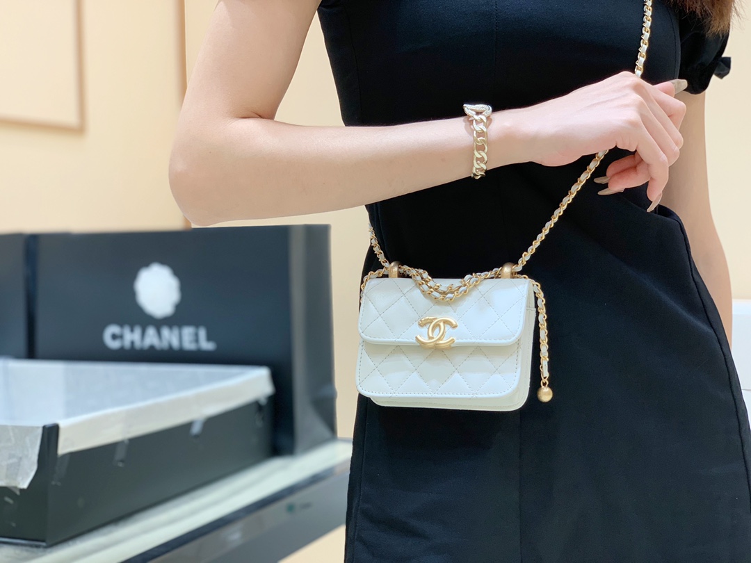 Chanel 2021早秋高级手工坊双金珠系列小方包 AP2290白色