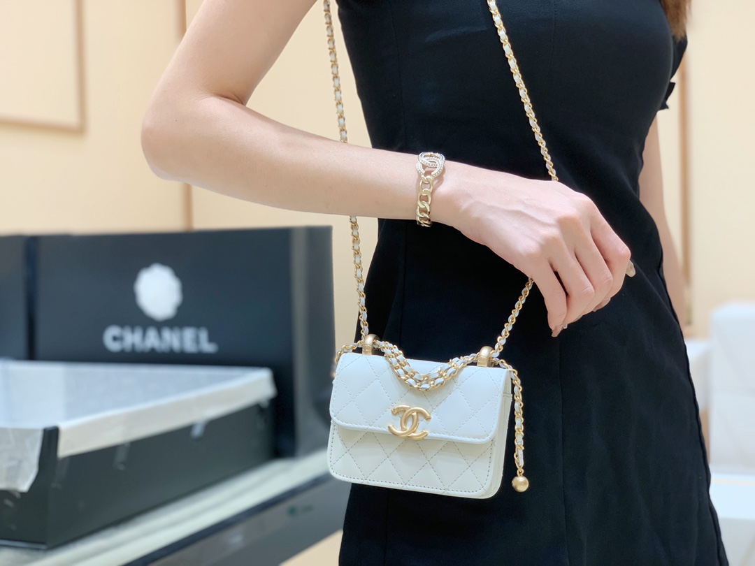 Chanel 2021早秋高级手工坊双金珠系列小方包 AP2290白色