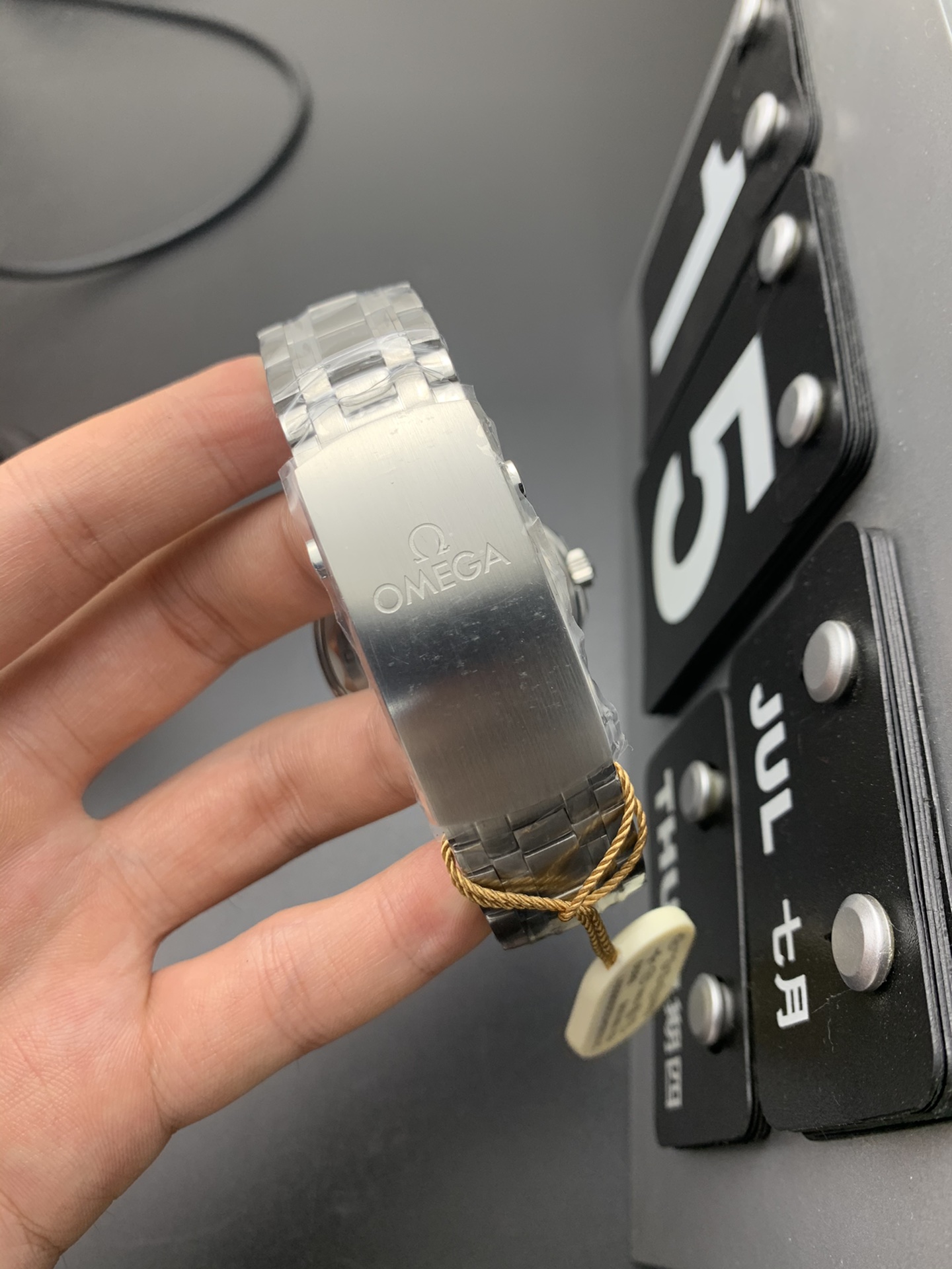 Omega 海马300灰 b
