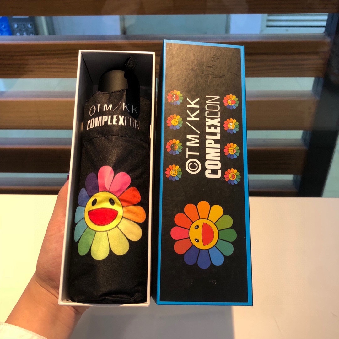 Moschino莫斯奇诺太阳花五折手