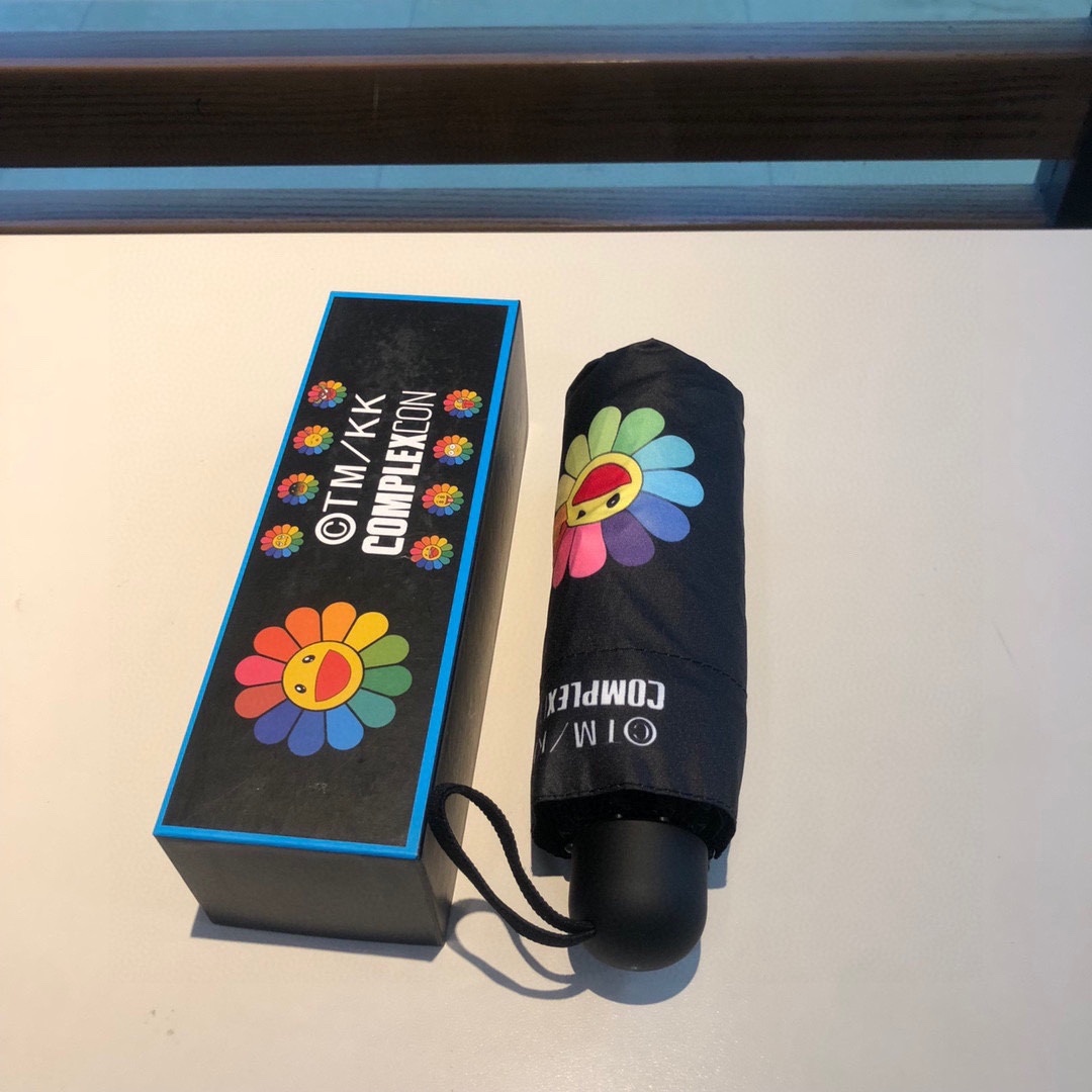 Moschino莫斯奇诺太阳花五折手