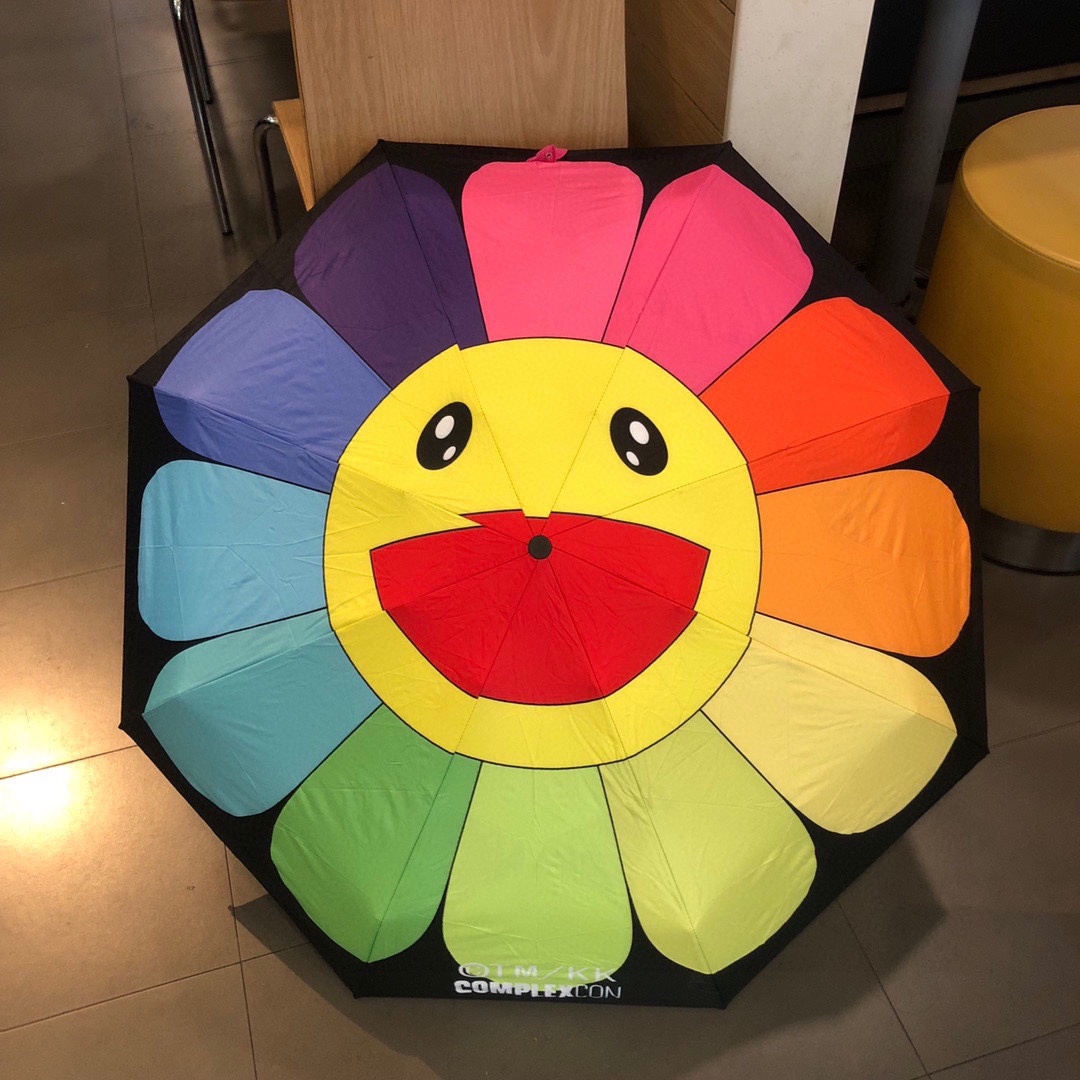 Moschino莫斯奇诺太阳花五折手