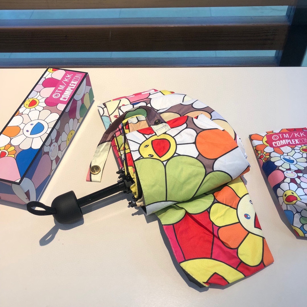 Moschino莫斯奇诺太阳花五折手
