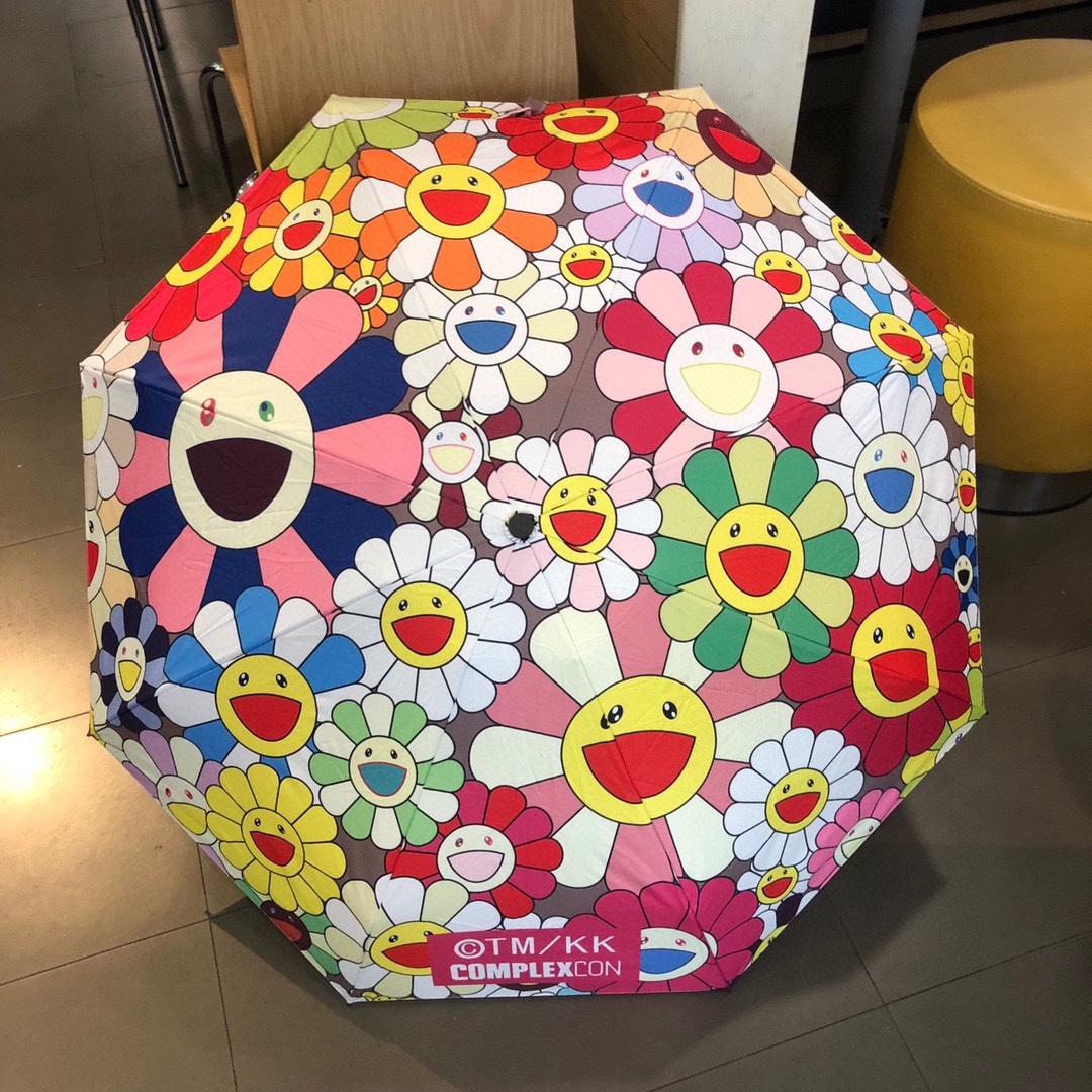 Moschino莫斯奇诺太阳花五折手