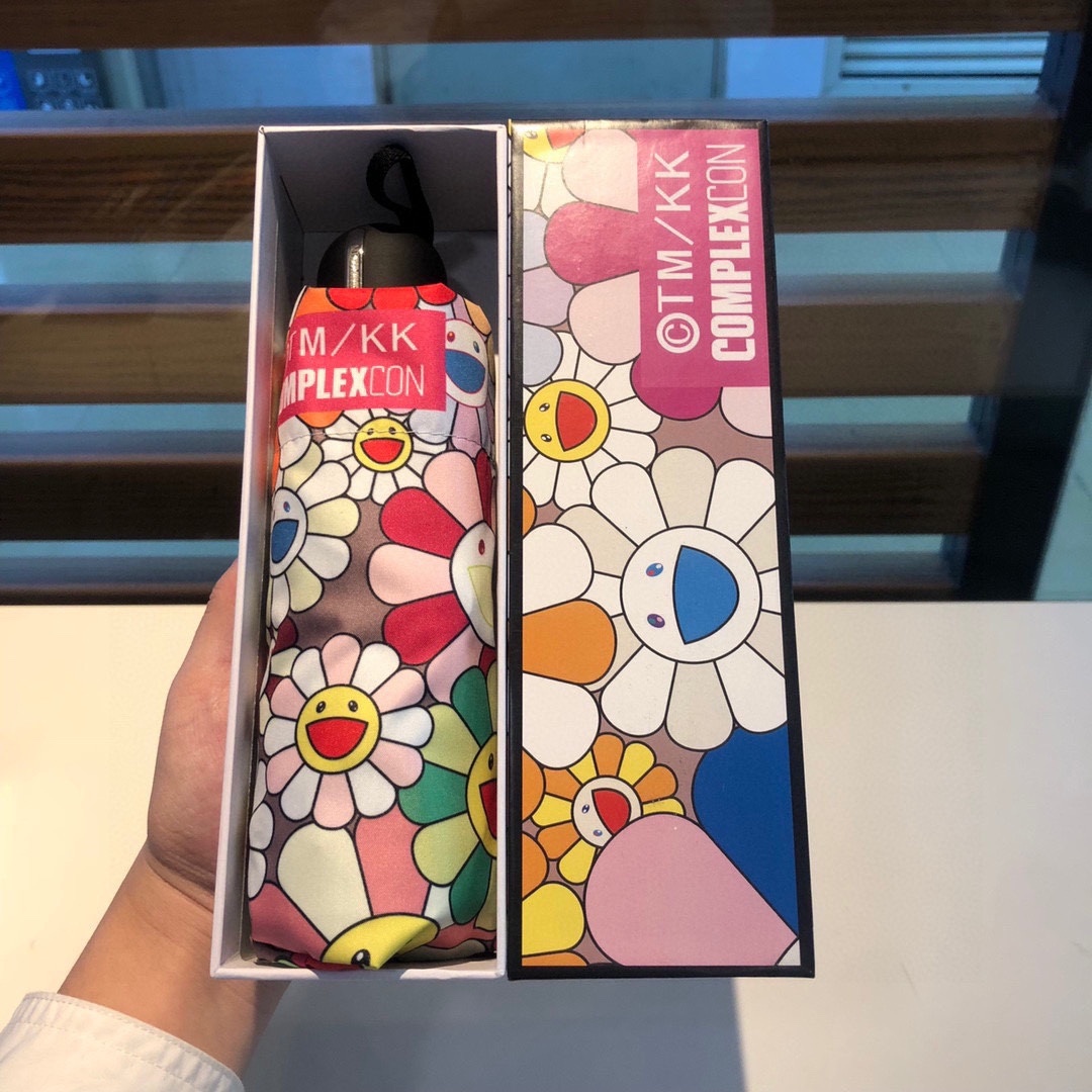 Moschino莫斯奇诺太阳花五折手