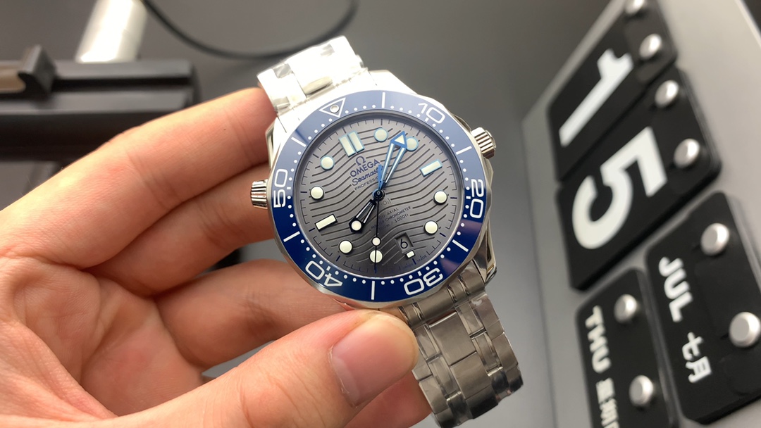 Omega 海马300灰