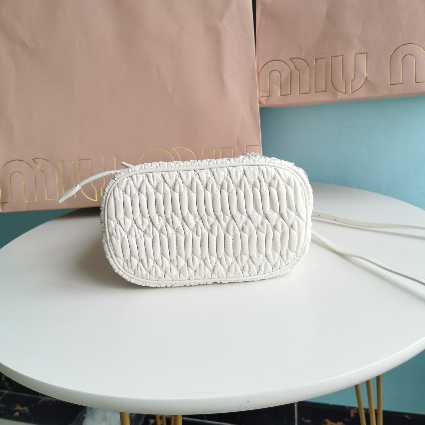 MIUMIU缪缪顶级进口Matelasse小羊皮经典压纹小花水桶包5BE050