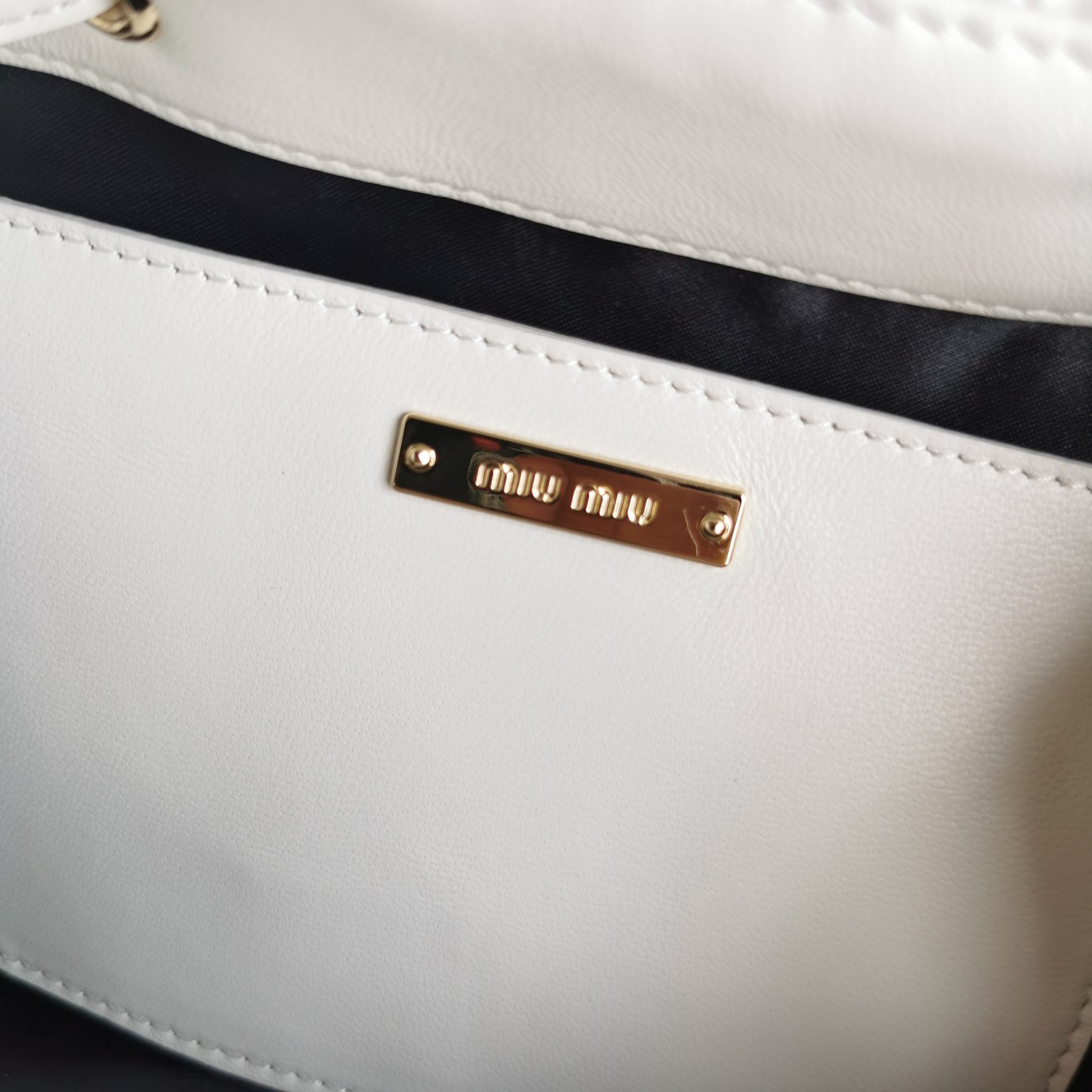 MIUMIU缪缪顶级进口Matelasse小羊皮经典压纹小花水桶包5BE050