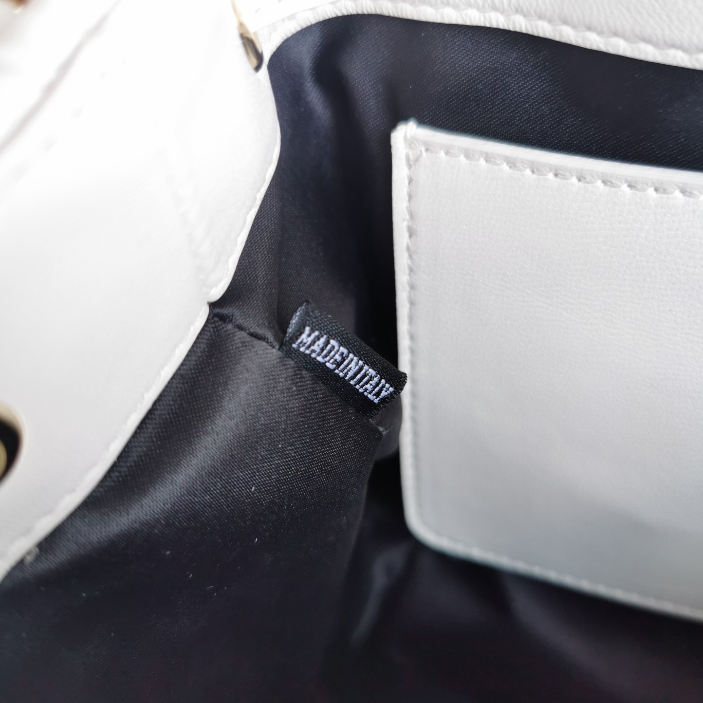 MIUMIU缪缪顶级进口Matelasse小羊皮经典压纹小花水桶包5BE050