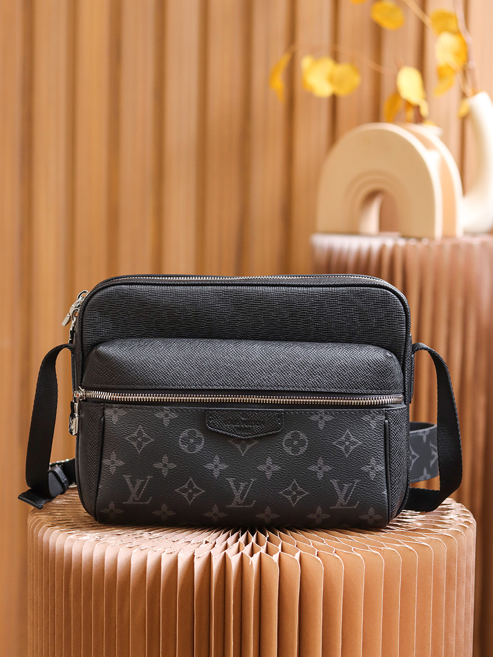 Louis Vuitton LV Outdoor Store
 Messenger Bags Silver Casual M30233