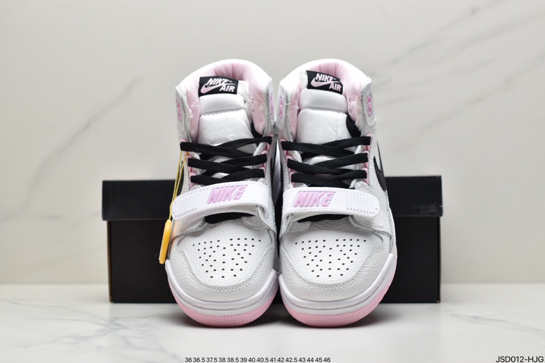 200  Air Jordan 3、Air Jordan 1 和 Air Trainer 2  AT4040-106