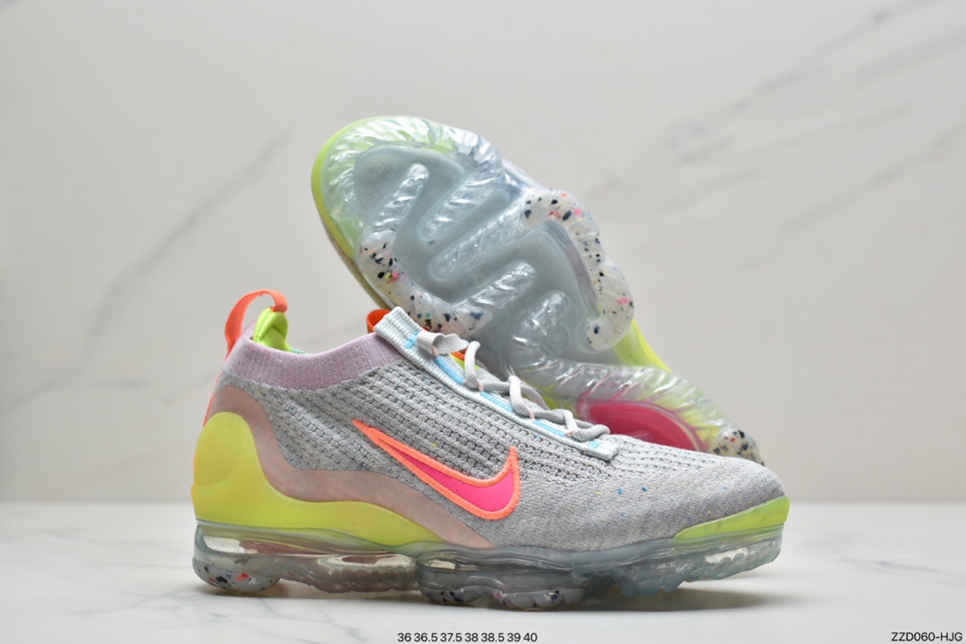 250 耐克Air VaporMax 2021 新全掌气垫系列跑步鞋FlyEase穿脱系统，颠覆创新，Nike秉承一贯环保理念， 造型上也令鞋款更具特色。鞋底气垫也与前几代有所不同，以交叉的气垫管道代替之前的分掌设计，气垫覆盖面积更大。科技配置全面升级，令这款高人气鞋型更加值得期待。  DH4084 002 ID:ZZD060-HJG