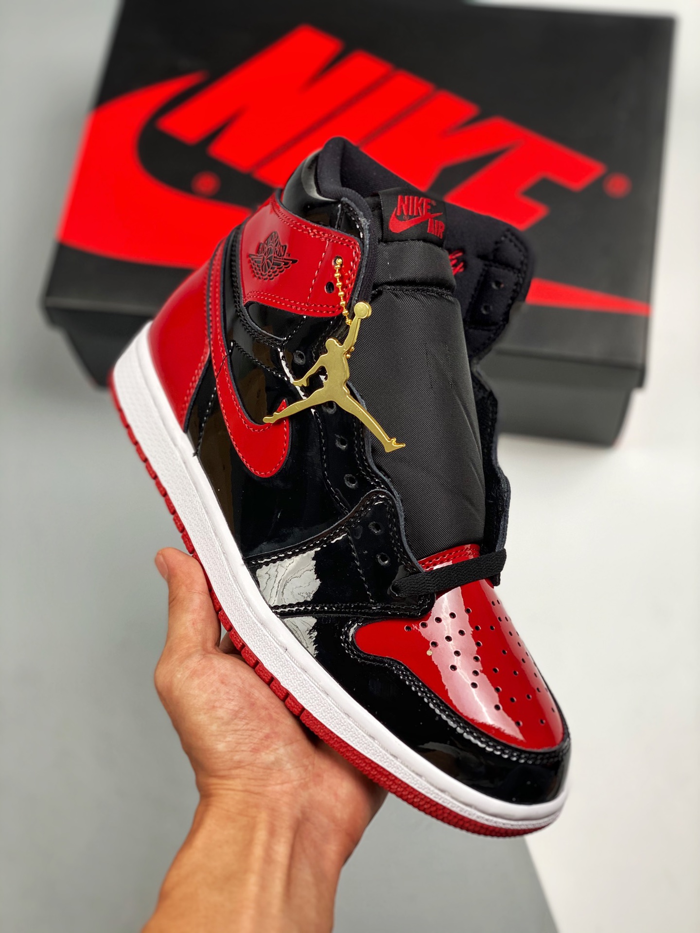 Air Jordan 1 Retro High OG 'Bred Patent' negro y rojo charol, N.º de artículo: 555088 063FR, único comparable al origin…