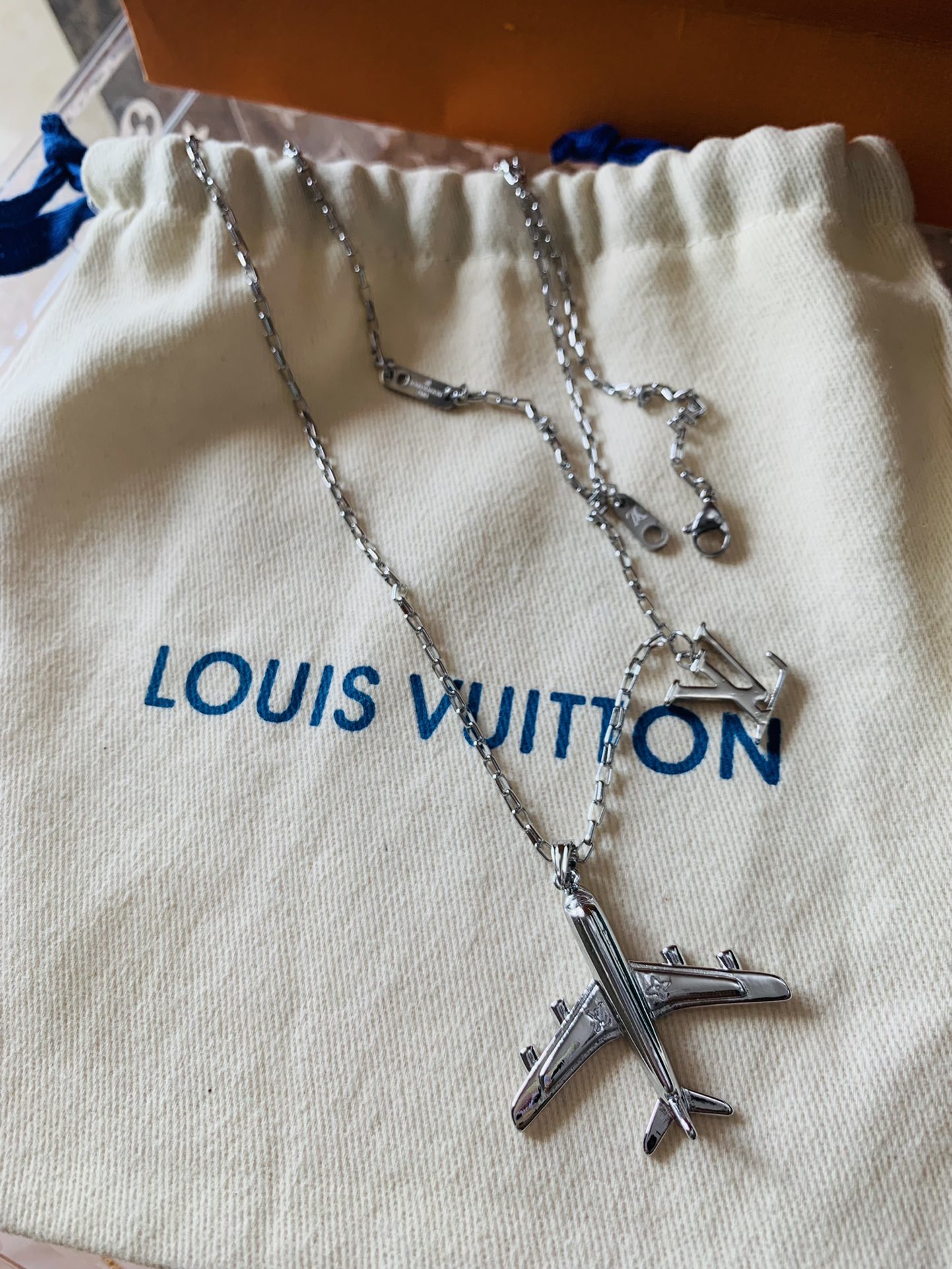 LV airplane necklace/chain from Survivalsource for 135¥ link under image.  Detailed review in the comments : r/DesignerReps