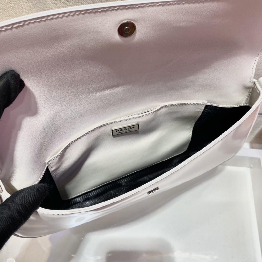 PRADA普拉达新款长形腋下包1BD276