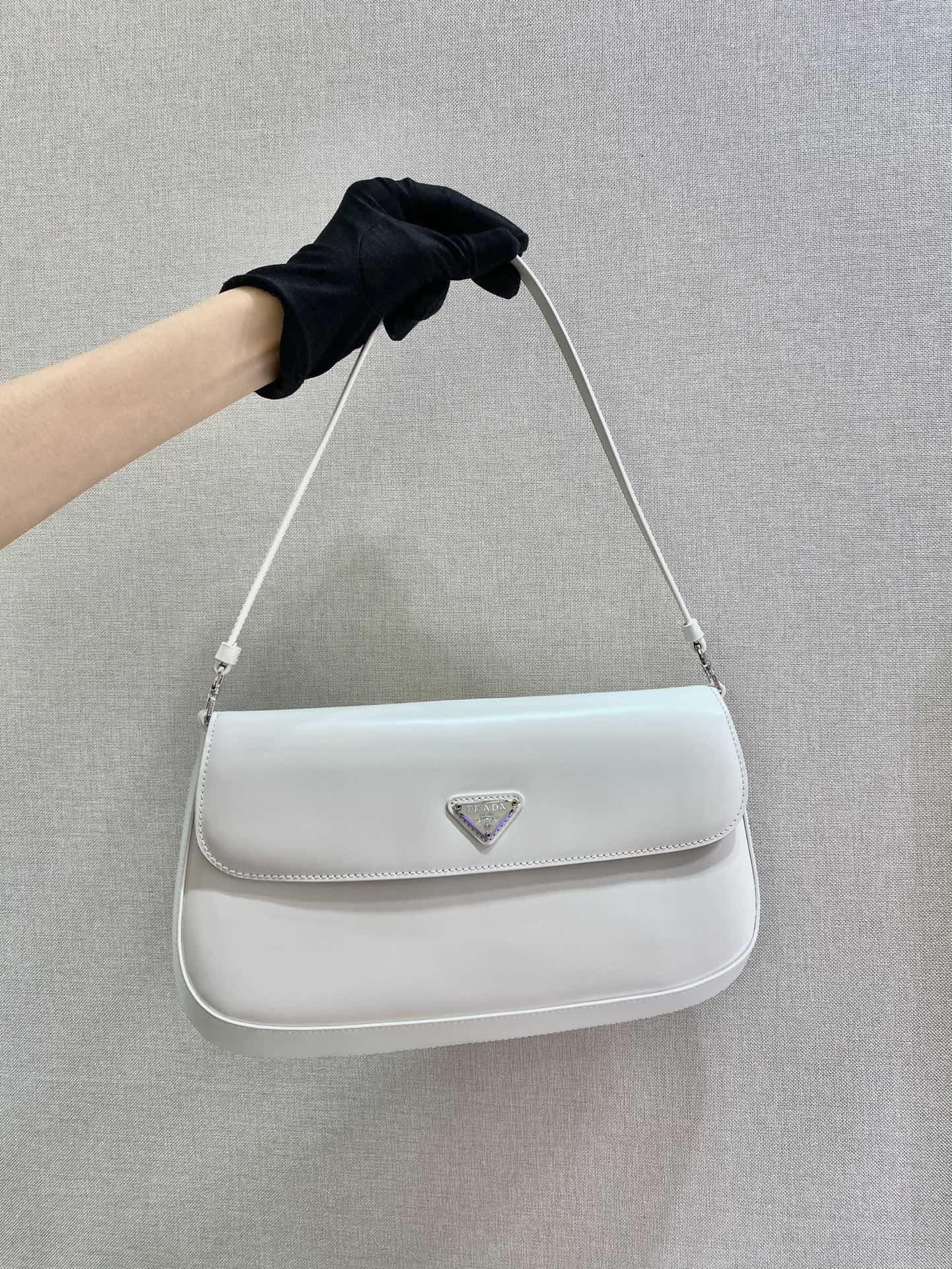 PRADA普拉达新款长形腋下包1BD276