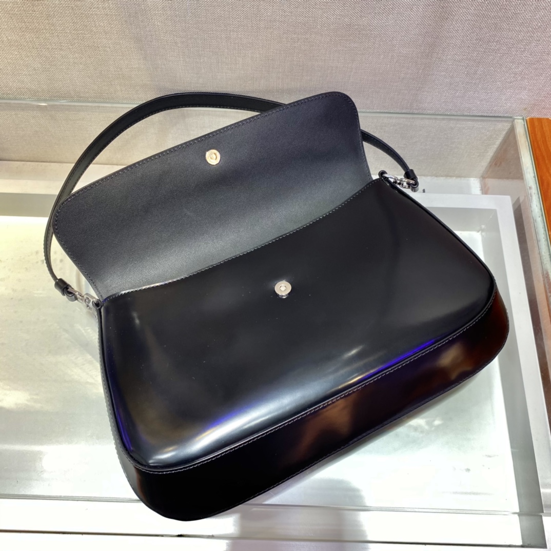 PRADA普拉达新款长形腋下包1BD276