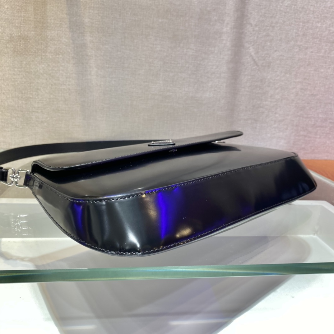 PRADA普拉达新款长形腋下包1BD276