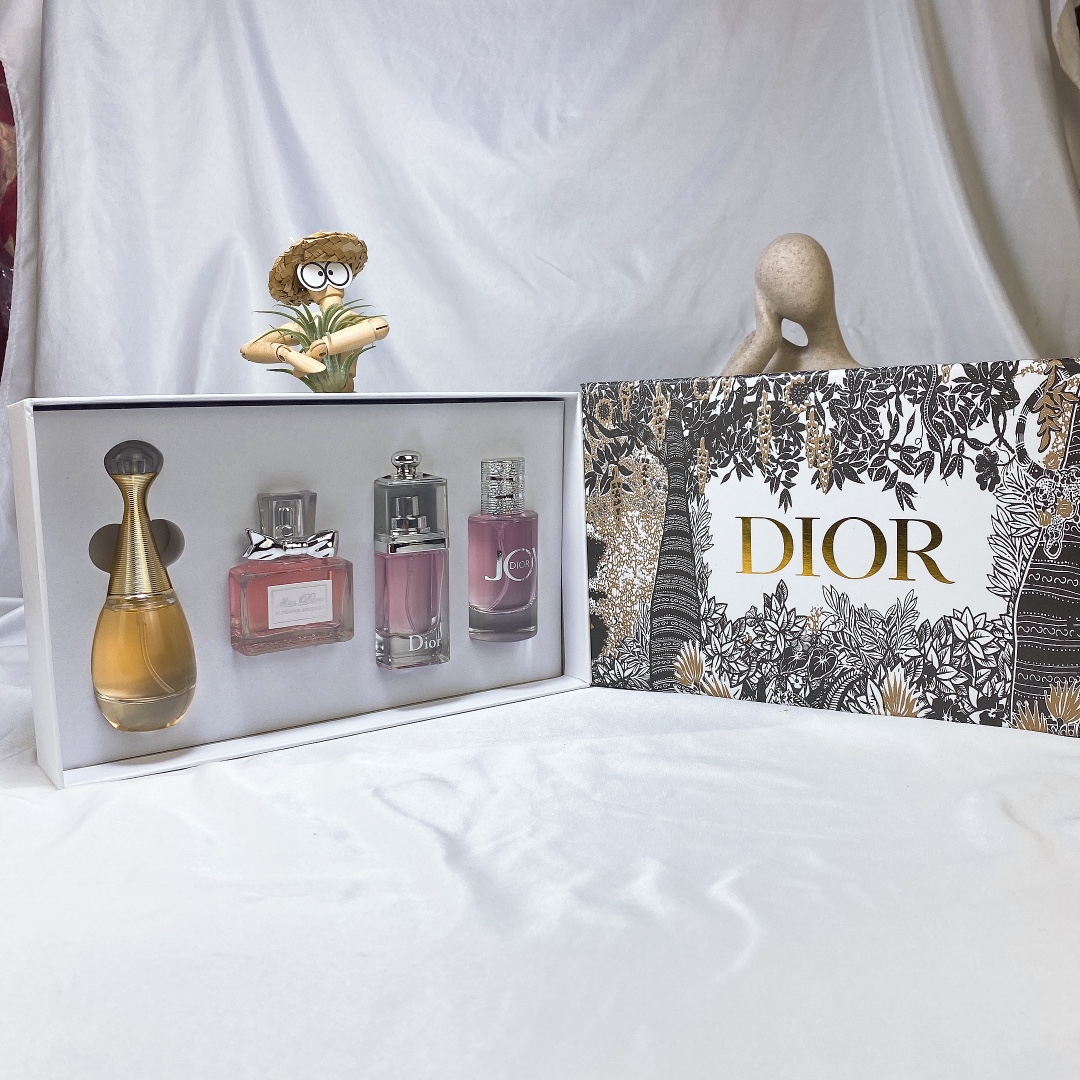 Dior Perfume Sample Set - J'adore, Blooming Bouquet, Addict, Joy - 4 x 30ml 1 i1626422838 2325 0