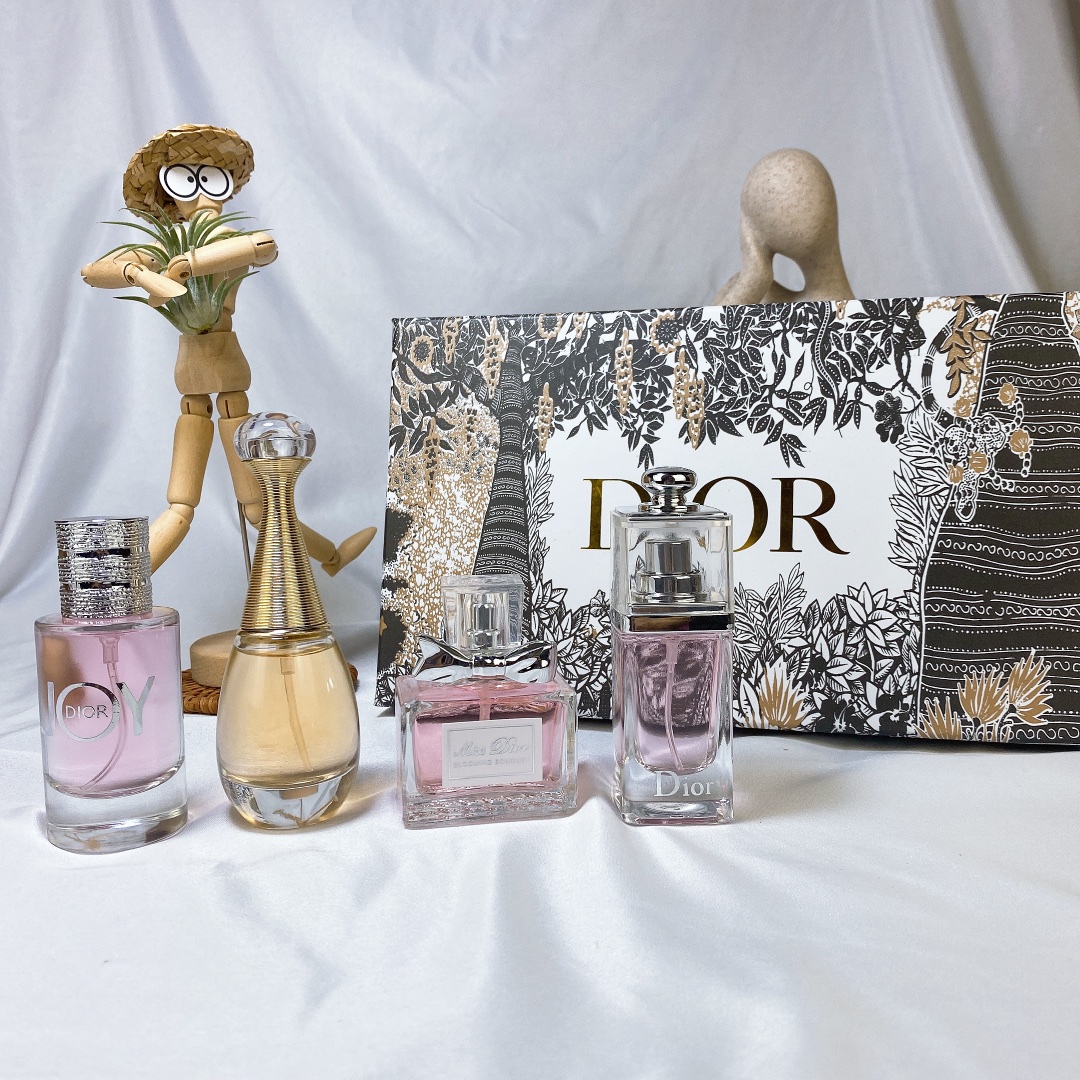 Dior Perfume Sample Set - J'adore, Blooming Bouquet, Addict, Joy - 4 x 30ml 2 i1626422838 2715 1