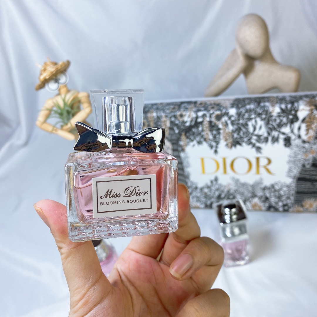 Dior Perfume Sample Set - J'adore, Blooming Bouquet, Addict, Joy - 4 x 30ml 5 i1626422838 7525 4