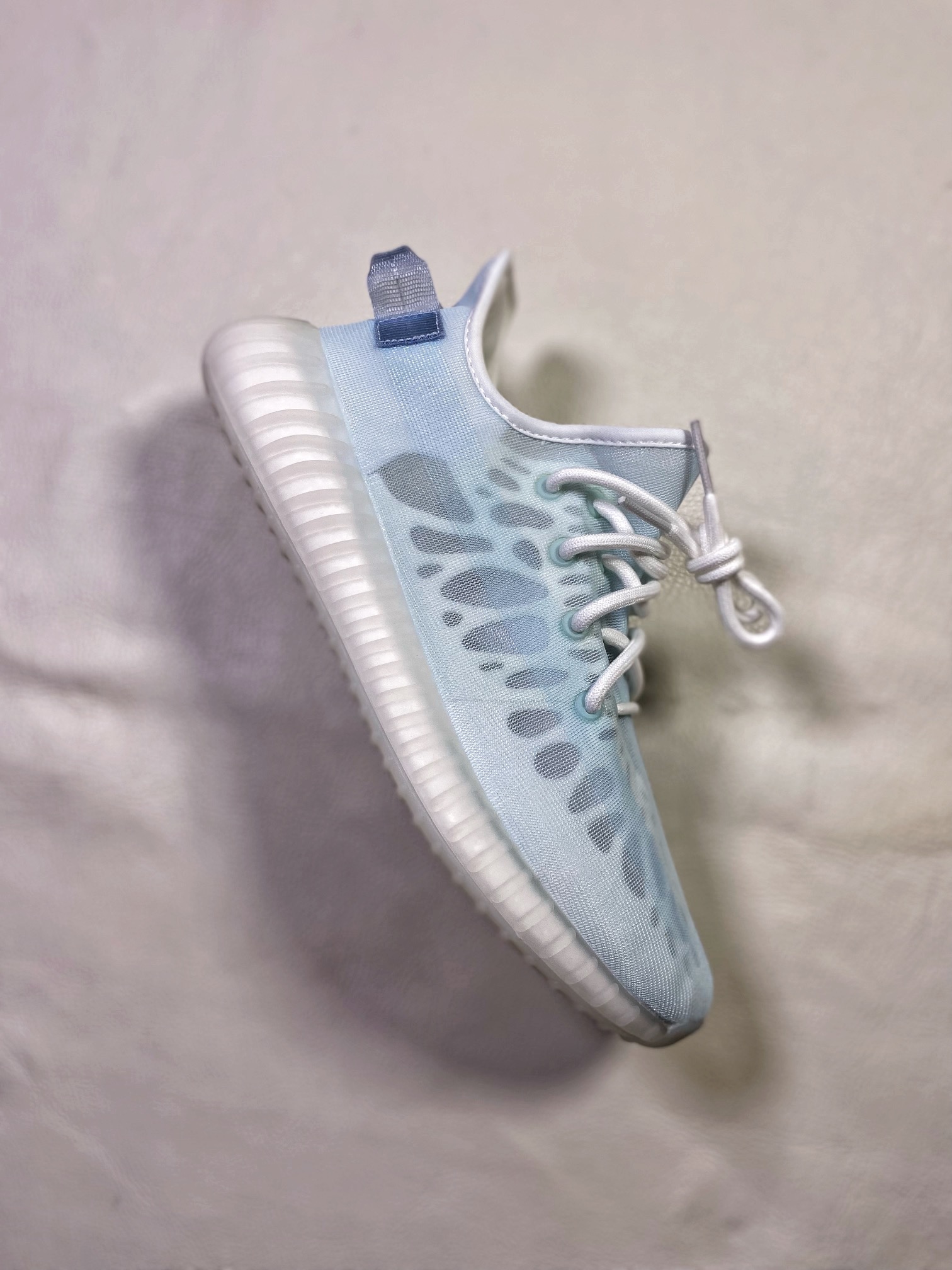 YEEZY350v2“MonoIce”冰蓝最强性价比版本V2全新全透网纱系列懂货的看鞋型一眼便知不用赘述