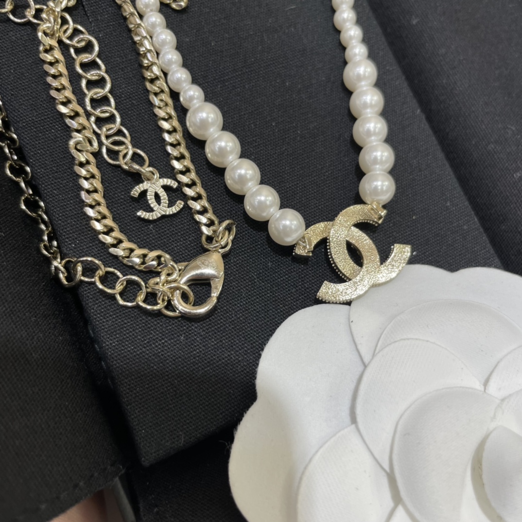 NO:104120,Chanel Goose High-end Handicraftshop New hollow double C necklace Half chain and half pearl design Adjustable God-like son A must-have for gentle young ladies zp version customization, brass material Sweet upper body is too high-end, Chanel necklace, chanel, necklace19860909香奈鹅 高级手工坊 早秋新款镂空双C项链 半链条半珍珠 设计 可调节 上神绝绝子 温柔小姐姐必备 zp版定制,黄铜材质 甜美上身太高级啦,香奈儿项链,chanel,necklace,Jewelry