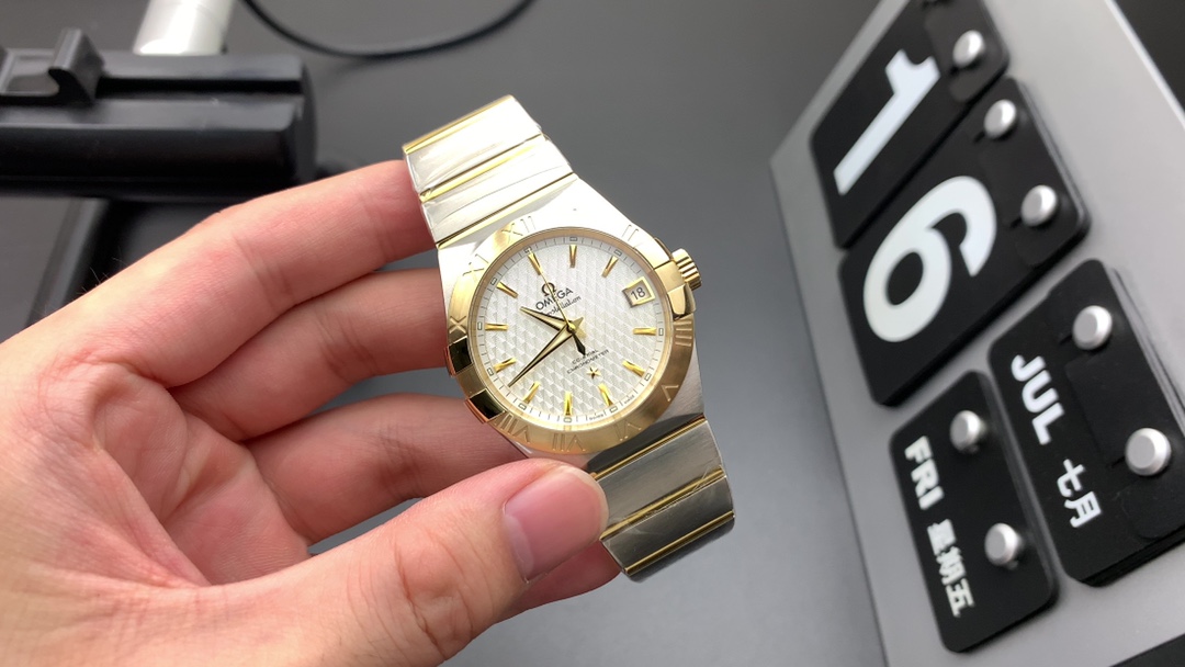 Omega 新款星座