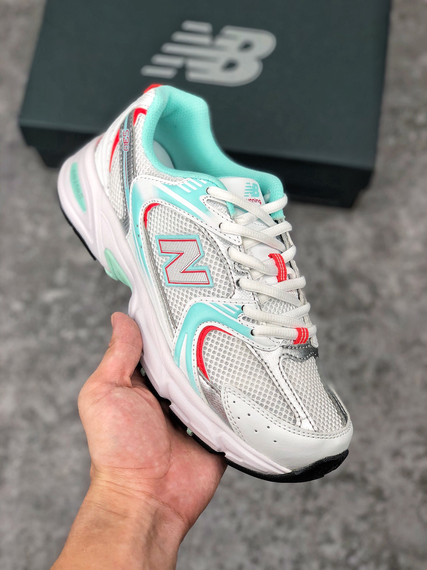  支持放店
New Balance MR530 SK
NB530复古休闲慢跑鞋 
采用原厂材料和胶水 供货天猫混迹各大专柜商场 
全套模具 纯原装皮料切割 质感无敌王
尺码：36-45（带半码）