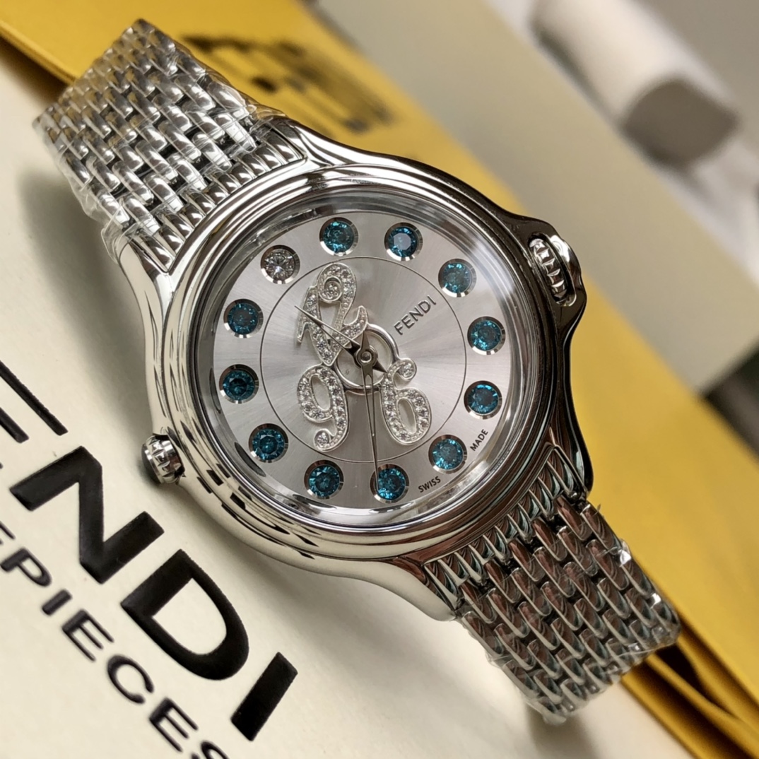 批💰 2000 芬迪Fendi crazy carats疯狂克拉系列女表,独特滚动珠宝设计,一组7种不同宝石搭配色彩变幻美仑美奂,设计优美中见戏谑,饶富天马行空的雅趣,挥洒无穷创意与非凡的钟表工艺,鬼斧神工,神一般的存在!组合而成三种配色,方便配衬服装和场合,一款手表多种戴法更添时尚魅力!中间镶嵌36颗VS天然真钻,把的镶天然尖晶石,无处不显高贵奢华,36mm表径,蓝宝石水晶镜面,原装瑞士石英机芯,316L精钢材质,手表支持任意验货,配全套包装一手价出!
