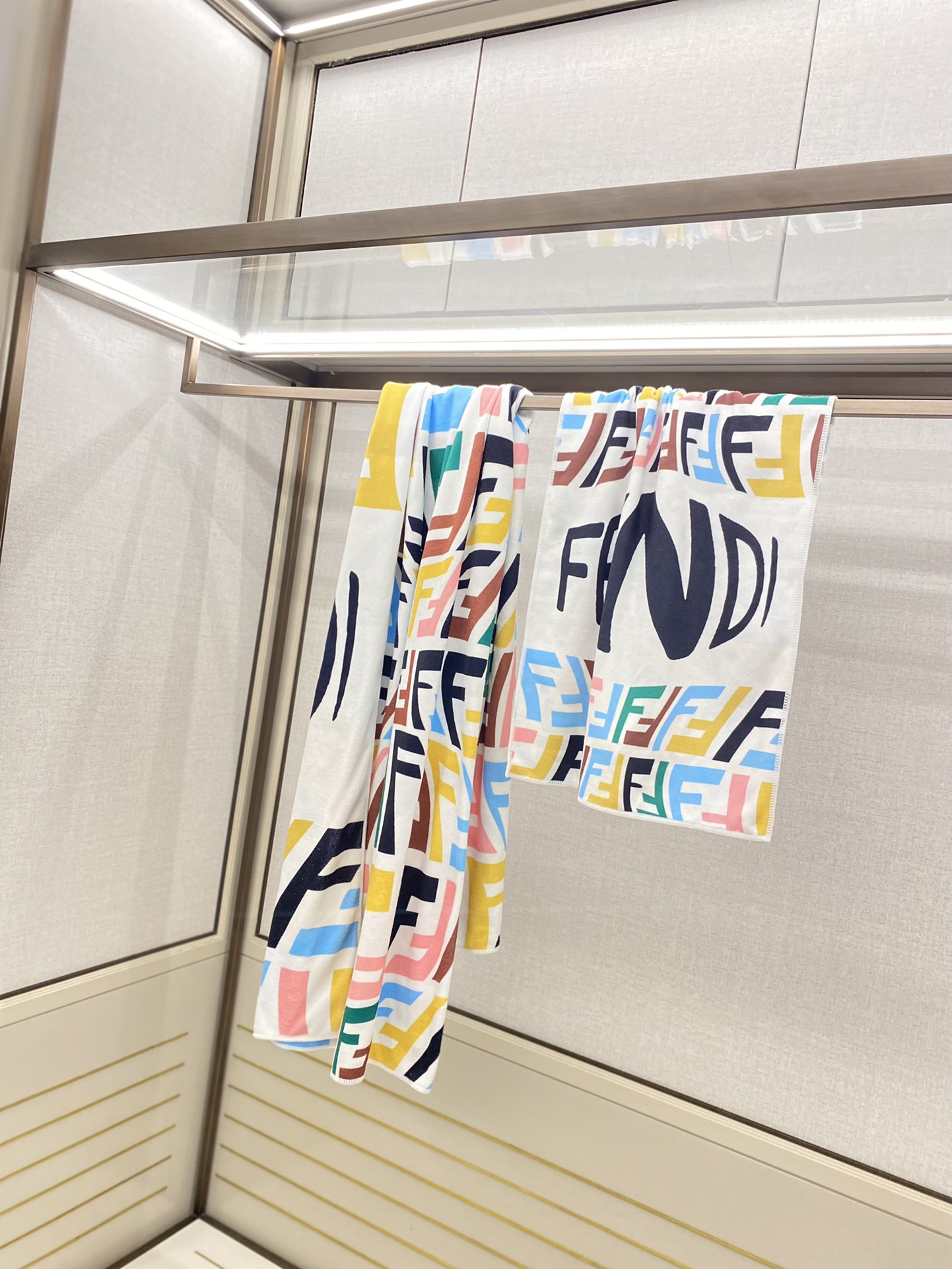 Fendi彩色浴巾礼盒 7