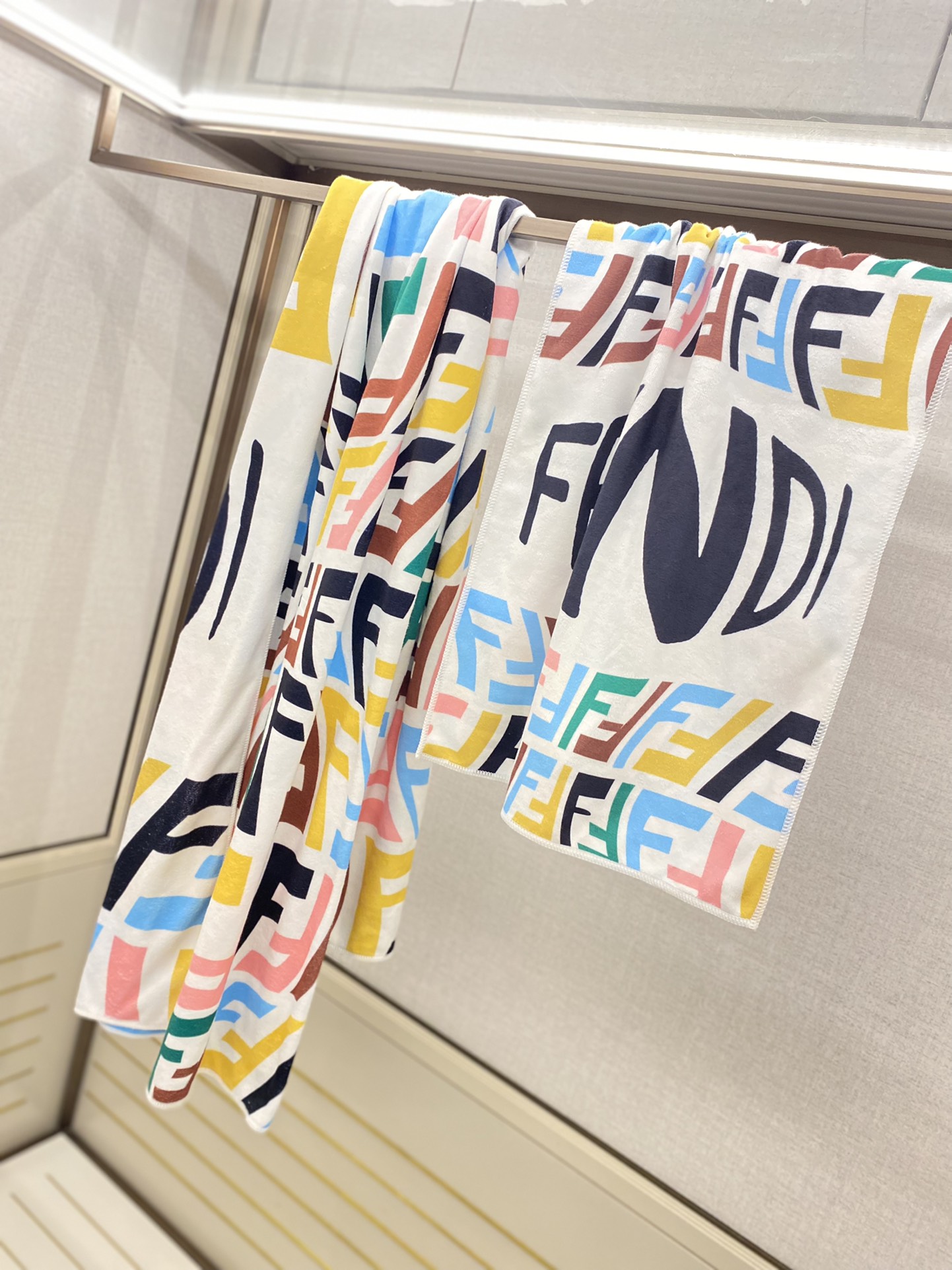 Fendi彩色浴巾礼盒 9