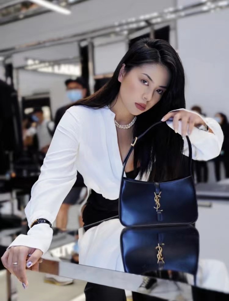 Saint laurent Ysl LE 5 À 7 平纹腋下包 657228黑色