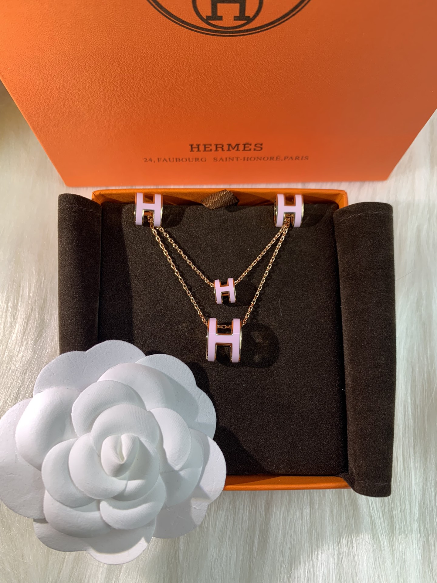 NO:104617,Hermes light pink necklace, earring set, rose gold, gold two colors, high-end CNC, 18K real gold electroplating, color protection, Hermes necklace, hermes, necklace, gold19860909爱马仕浅粉项链,耳钉套装,玫瑰金,黄金二个色,高版CNC,18K真金电镀,保色,爱马仕项链,hermes,necklace,gold,Jewelry