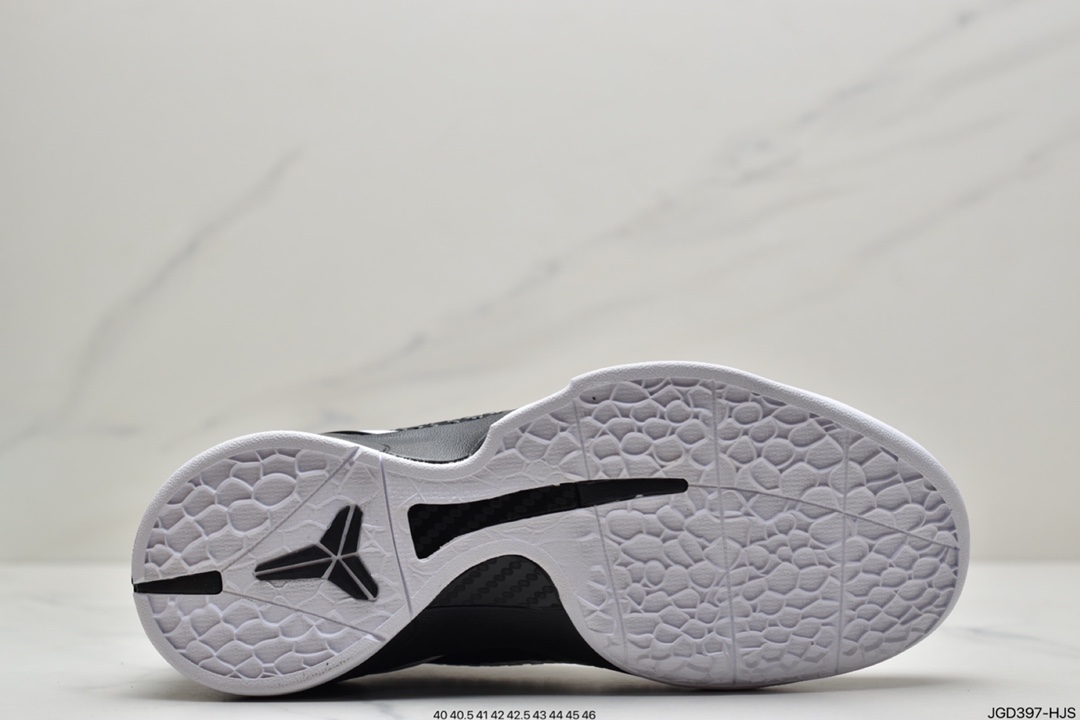 180 科比6 黑白色 Kobe 6 “Mamba Forever” 整双鞋采用经典黑白色CW2190-002