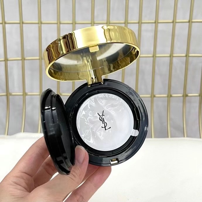 Yves Saint Laurent Luminous Matte Cushion Foundation SPF 50 5 i1626579748 2360 4