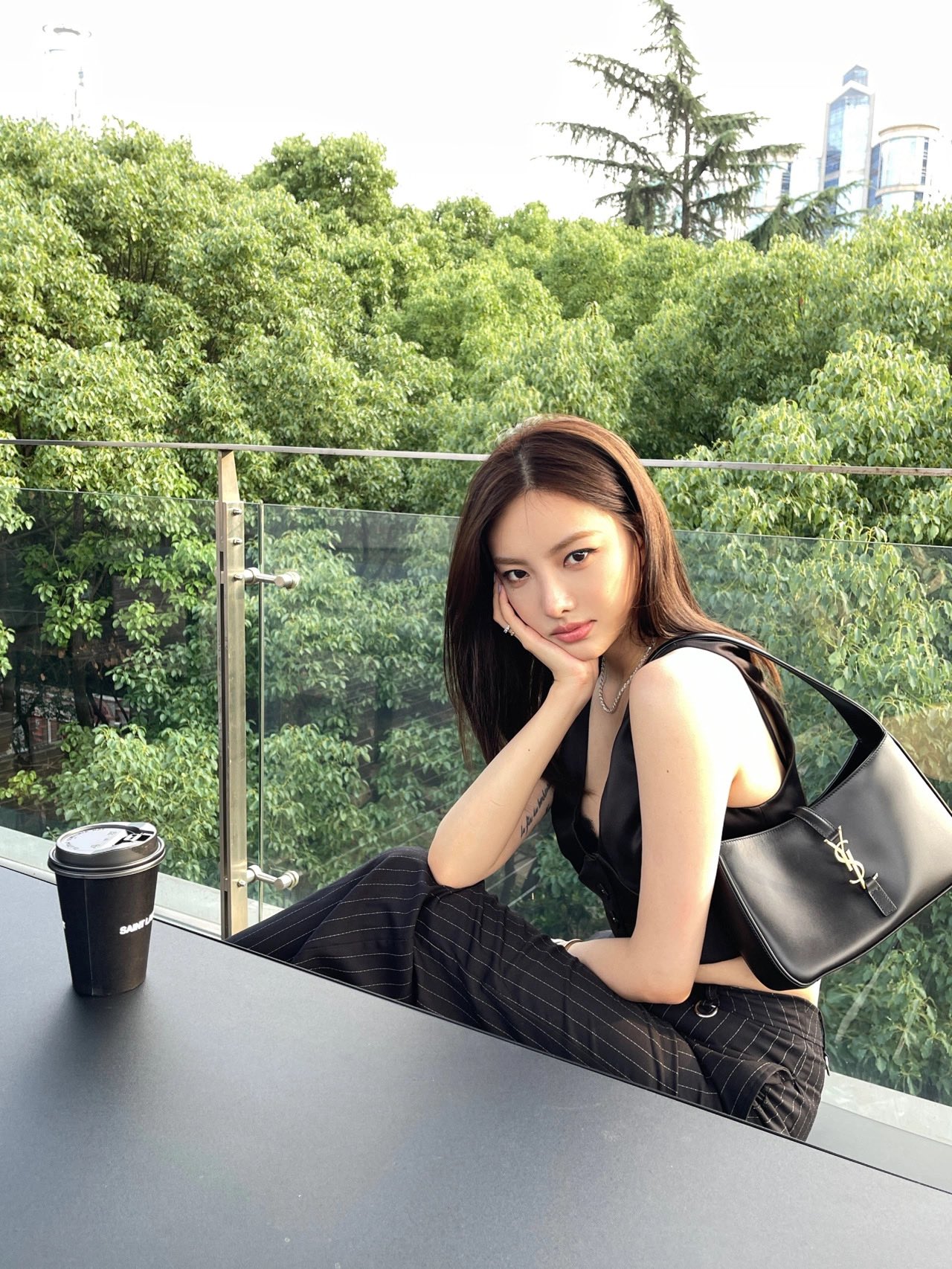 Saint laurent Ysl LE 5 À 7 平纹腋下包 657228黑色