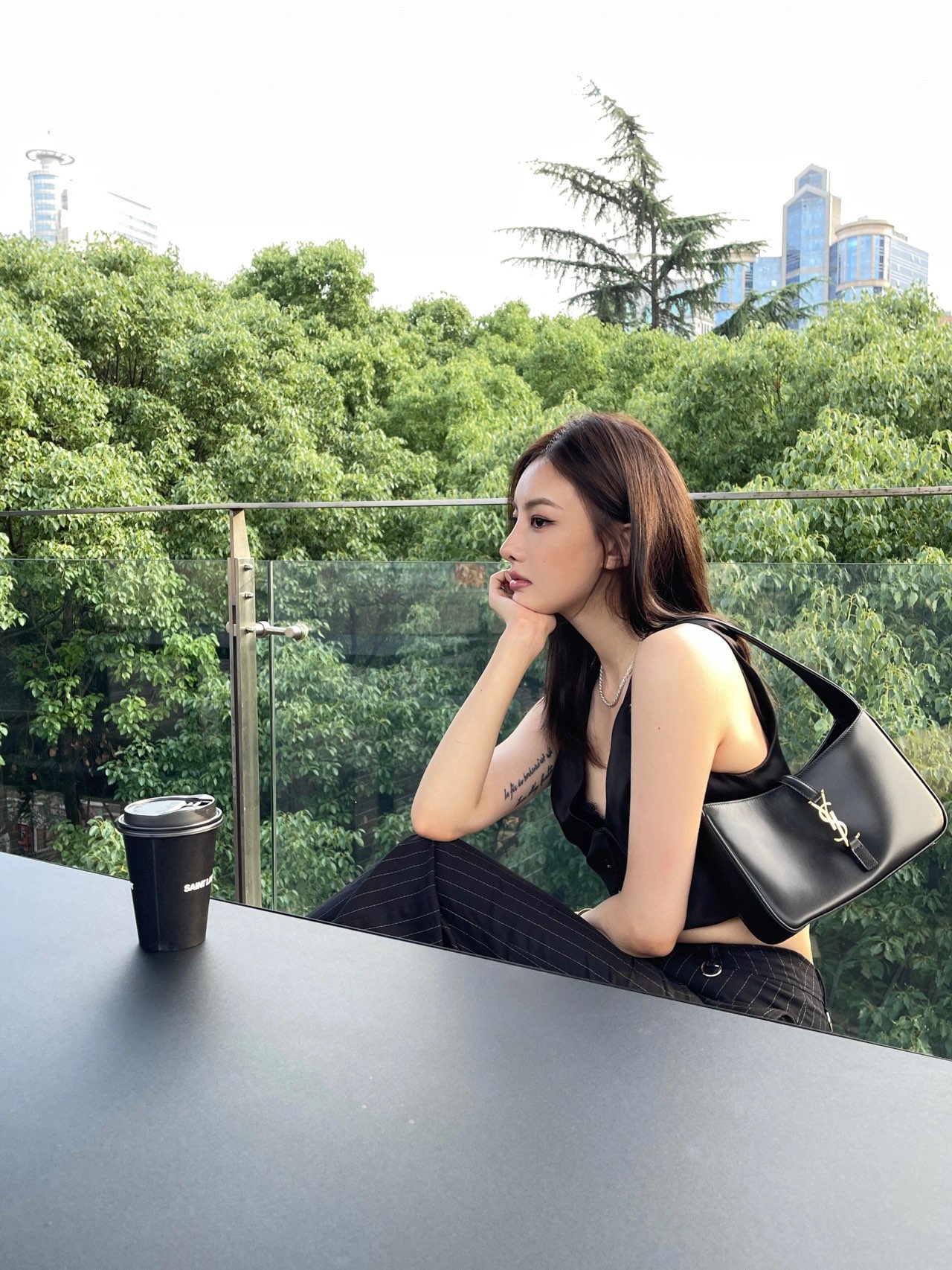 Saint laurent Ysl LE 5 À 7 平纹腋下包 657228黑色