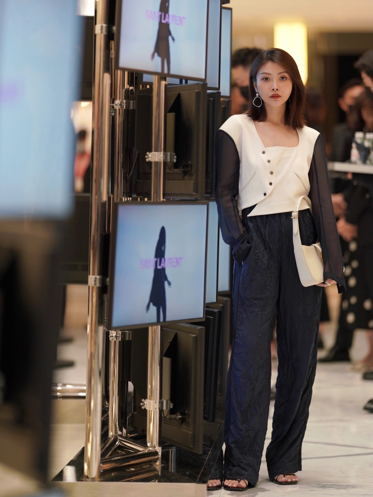 Saint laurent Ysl LE 5 À 7 平纹腋下包 657228白色