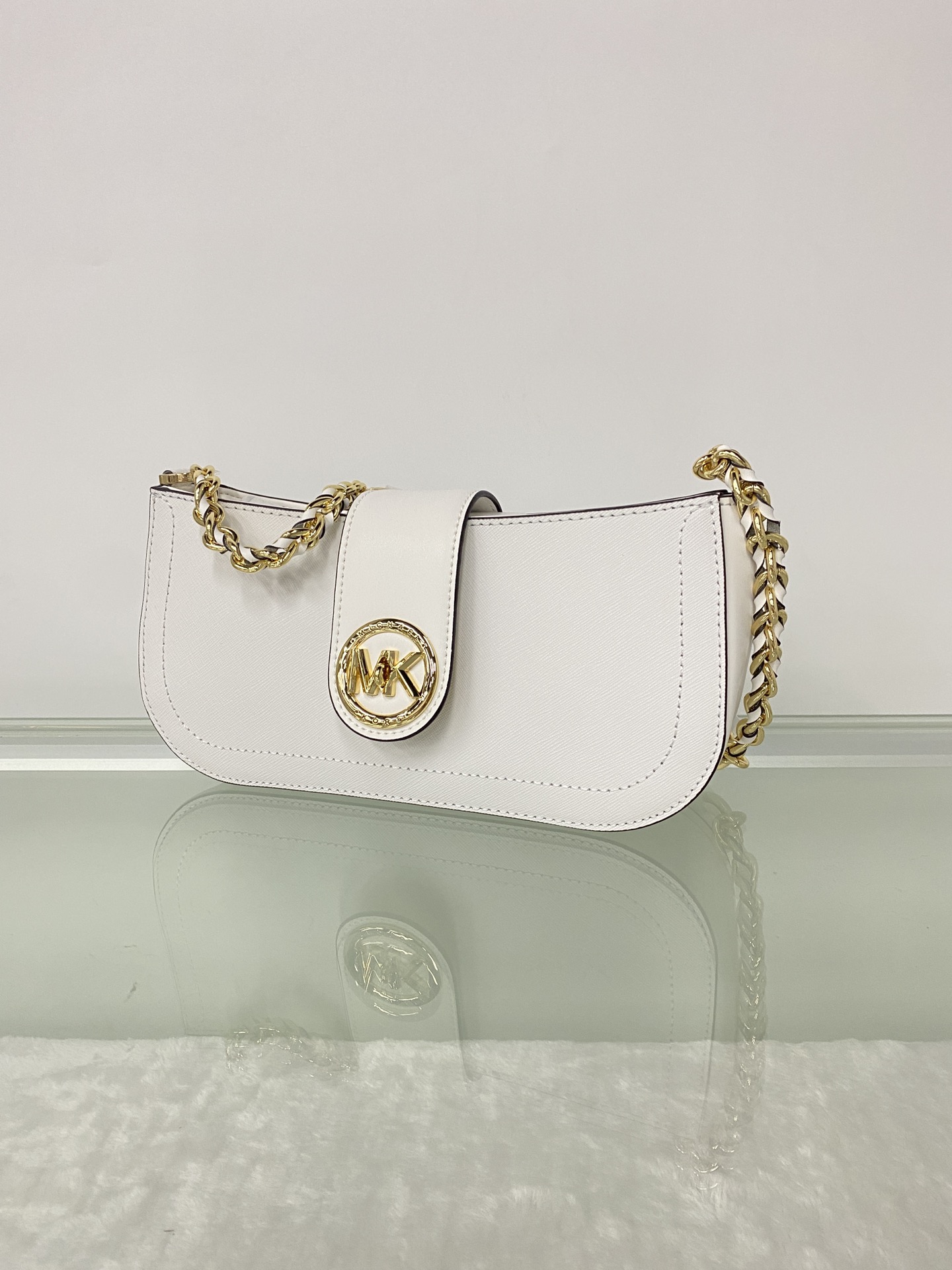 Michael Kors ～MK Carmen 超小号十字纹腋下包新月包迷你手提单肩包 散发一股年轻气息 而优雅
