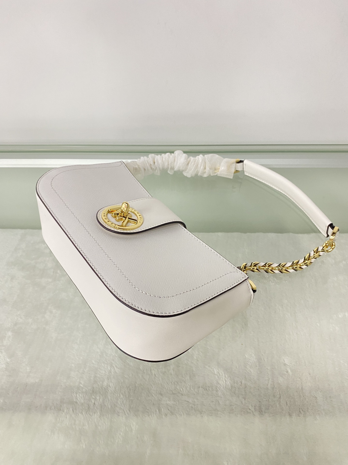 Michael Kors ～MK Carmen 超小号十字纹腋下包新月包迷你手提单肩包 散发一股年轻气息 而优雅