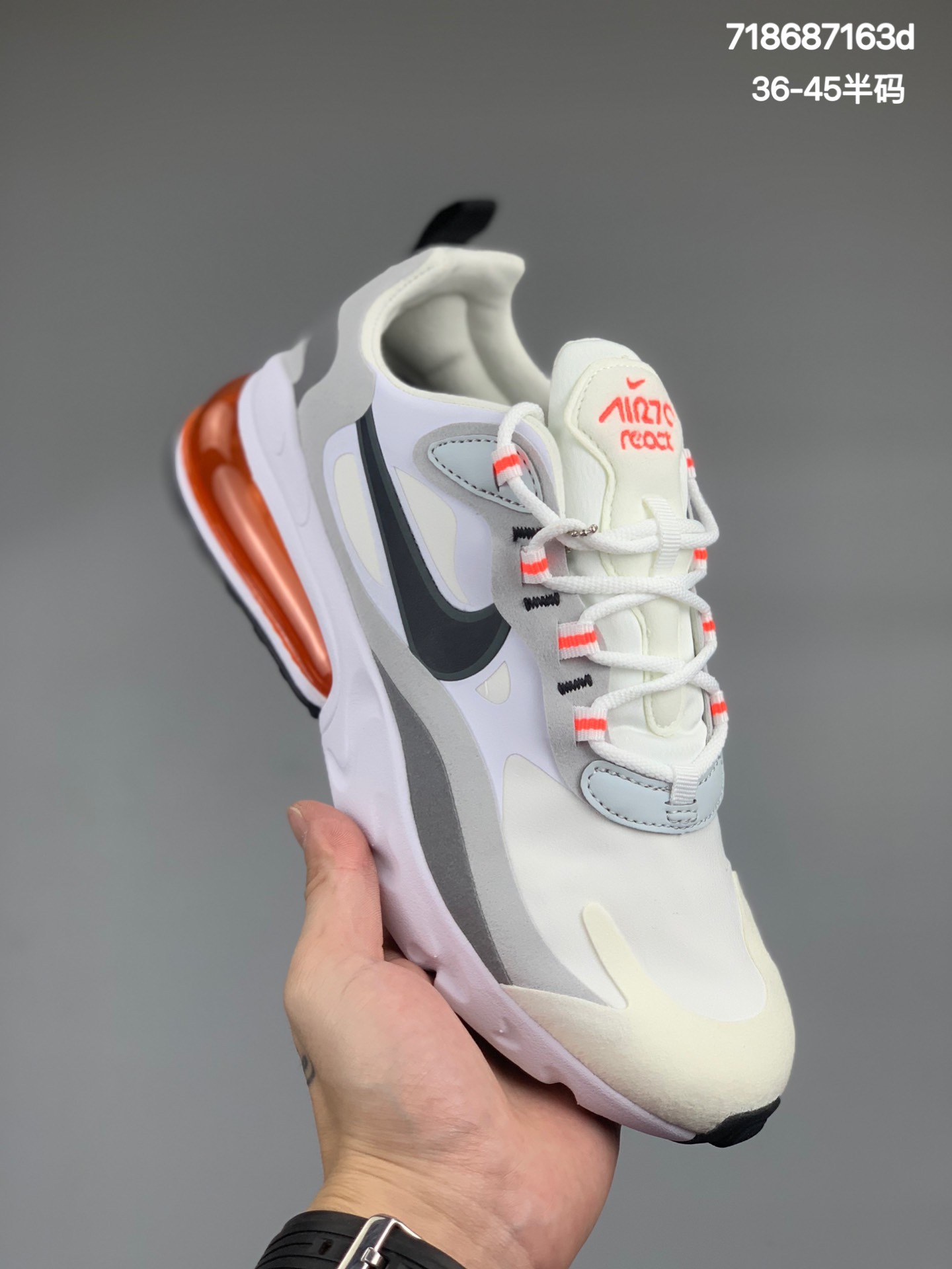 
耐克Nike Air Max 270 React 半掌气垫系列。在 Nike React Element 87 大获成功后，又一款搭载 Nike React 缓震的复古风格新鞋登场，为复古球鞋玩家再次提供一个脚感和颜值的双料精品！在配色方面，巨量大胆个性的鲜艳方案，以及多种色调的组合拼接，也几乎俘虏了所有年龄段和着装风格用户的心。此系列的巨大成功，已若隐若现的预示着Air Max 系列下一代的更新方向，让我们拭目以待吧。尺码：36 36.5 37.5 38 38.5 39 40 40.5 41 42 42.5 43 44 44.5 45 货号：CT1646-100
编码:718687163d