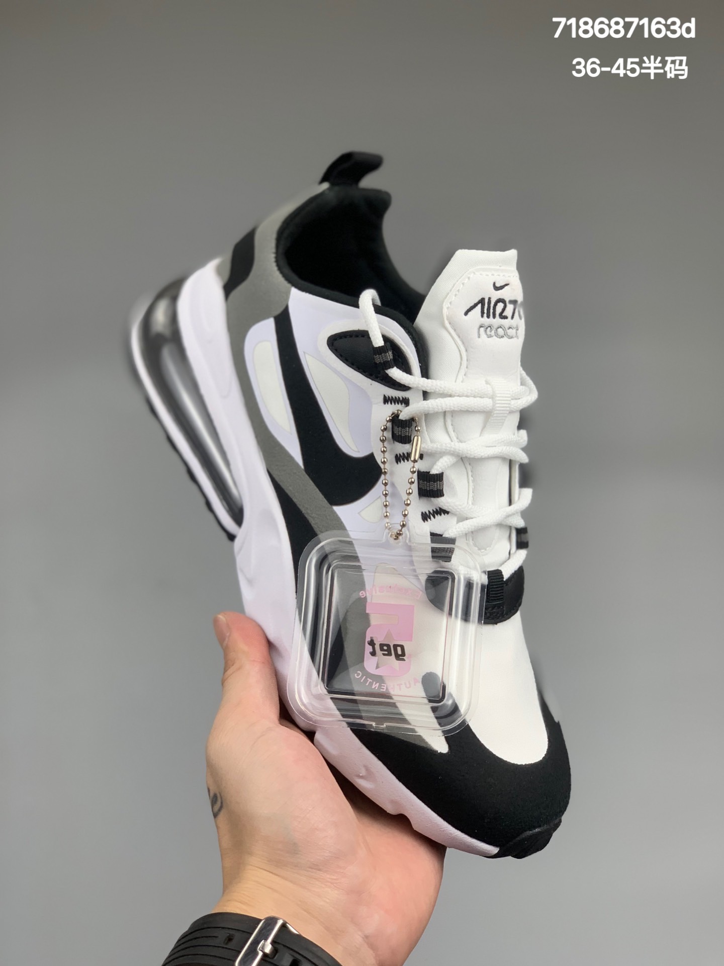 
耐克Nike Air Max 270 React 半掌气垫系列。在 Nike React Element 87 大获成功后，又一款搭载 Nike React 缓震的复古风格新鞋登场，为复古球鞋玩家再次提供一个脚感和颜值的双料精品！在配色方面，巨量大胆个性的鲜艳方案，以及多种色调的组合拼接，也几乎俘虏了所有年龄段和着装风格用户的心。此系列的巨大成功，已若隐若现的预示着Air Max 系列下一代的更新方向，让我们拭目以待吧。尺码：36 36.5 37.5 38 38.5 39 40 40.5 41 42 42.5 43 44 44.5 45 货号：CT1646-100
编码:718687163d