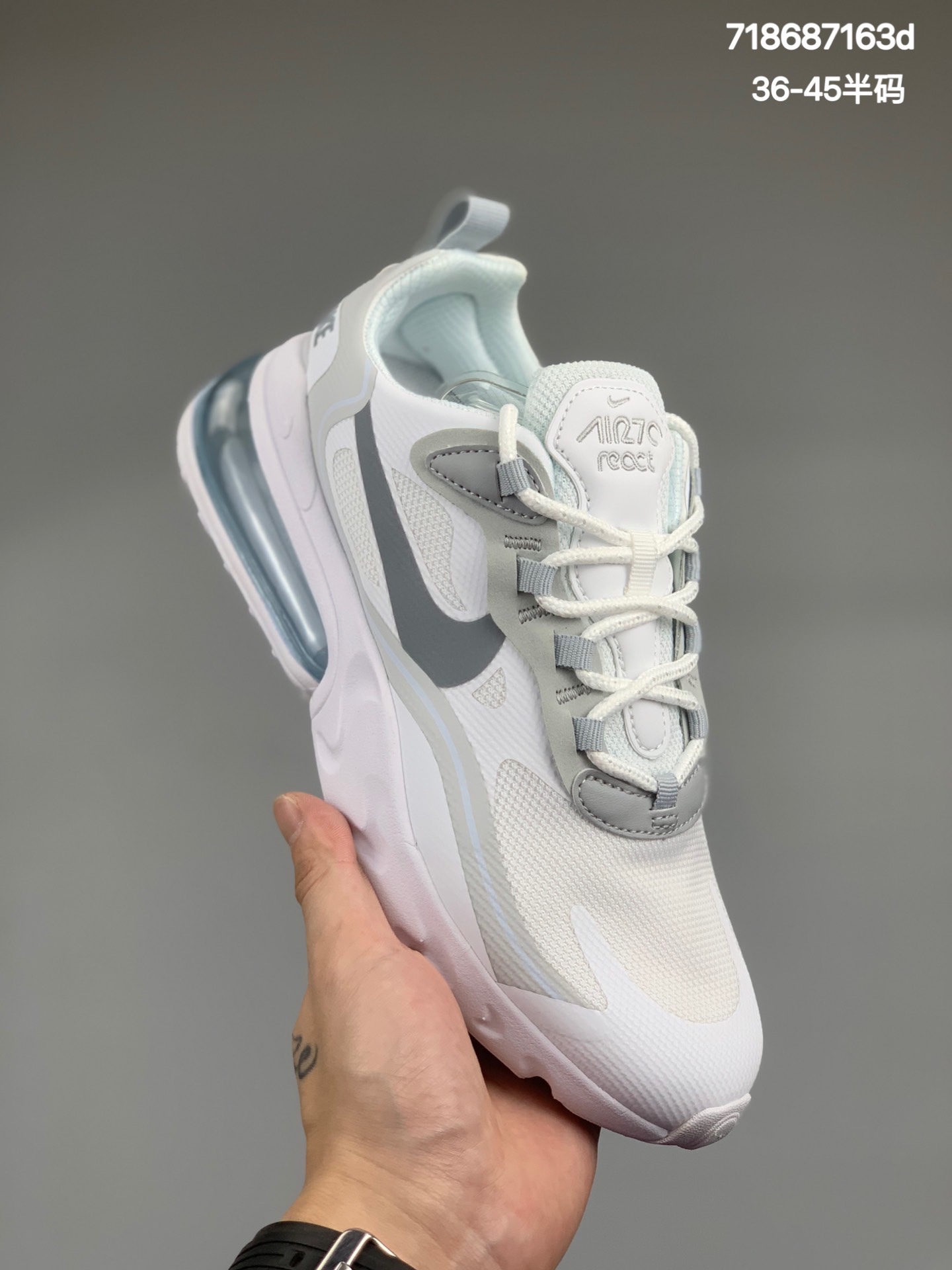 
耐克Nike Air Max 270 React 半掌气垫系列。在 Nike React Element 87 大获成功后，又一款搭载 Nike React 缓震的复古风格新鞋登场，为复古球鞋玩家再次提供一个脚感和颜值的双料精品！在配色方面，巨量大胆个性的鲜艳方案，以及多种色调的组合拼接，也几乎俘虏了所有年龄段和着装风格用户的心。此系列的巨大成功，已若隐若现的预示着Air Max 系列下一代的更新方向，让我们拭目以待吧。尺码：36 36.5 37.5 38 38.5 39 40 40.5 41 42 42.5 43 44 44.5 45 货号：CT1646-100
编码:718687163d