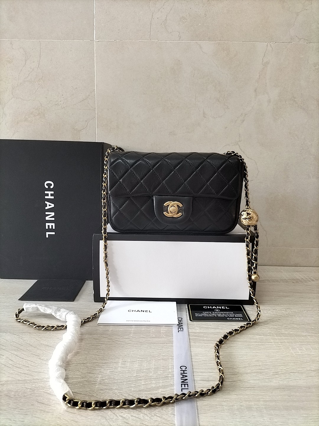 Chanel Classic Flap Bag Crossbody & Shoulder Bags Black Vintage Chains