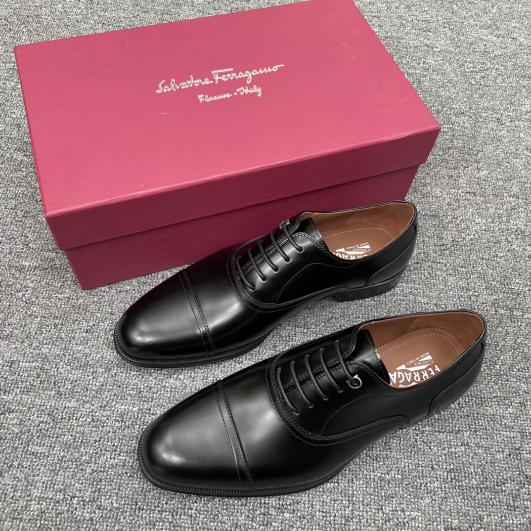 NO:275093,FS Ferragamo formal business banquet lace-up suit shoes, tire cowhide upper (open edge beads) original Italian leather sole Classic two-joint model can support various inspections. Size 38/39/40/41/42/43/44/45.,,ferragamo, business suit,cowhide19860909FS 菲拉格慕 正装商务宴会系带款西装鞋 胎牛皮鞋面（开边珠）意大利原版皮底 经典的二接头款 可支持各种验货.尺码38/39/40/41/42/43/44/45.,,ferragamo,business suit,cowhide,Men's shoes