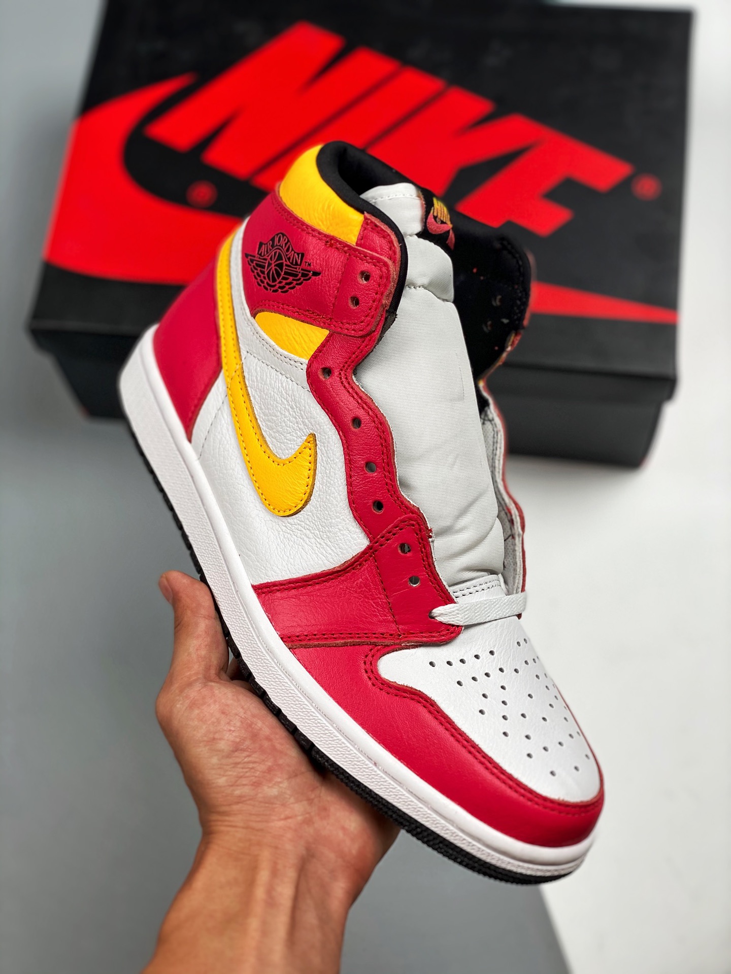 Apoyo para tienda 3 Air Jordan 1 High OG "Seafoam" blanco/amarillo/rosa. Producto original de fábrica grande, calidad m…