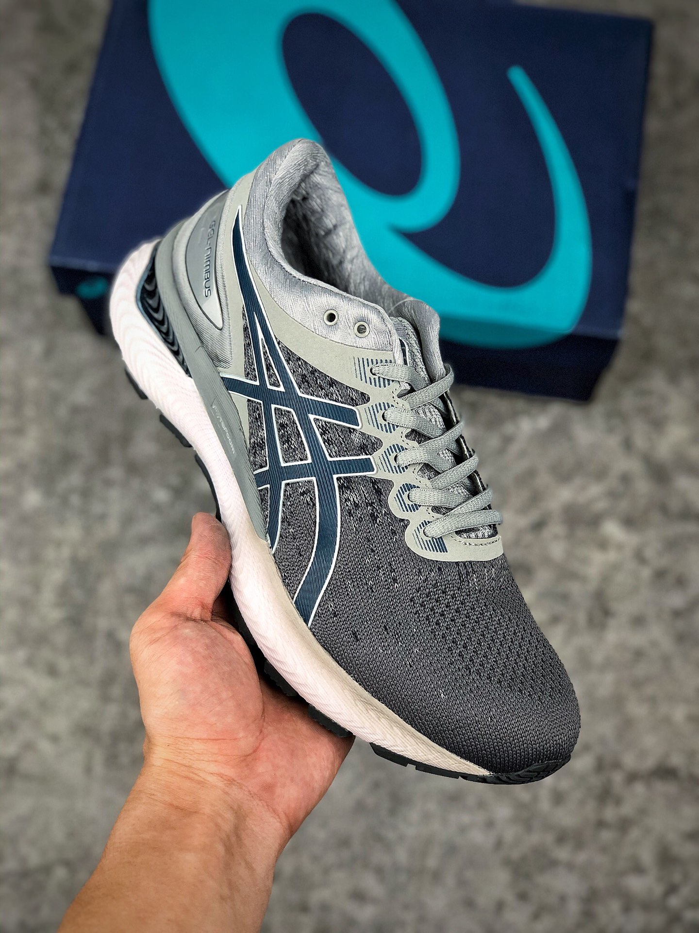  支持放店
 “跑鞋之王”ASICS/亚瑟士 GEL-NIMBUS 22
原档案据数开发楦型纸版#
原装印尼工代进口单丝纤维程工网布鞋面#
轻舒量适透气材质 后环跟绕式可视GEL缓震胶效果
采用前掌FLYTEFOAM Propel缓中震底科技
码数：39.5 40 40.5 41.5 42 42.5 43.5 44 44.5